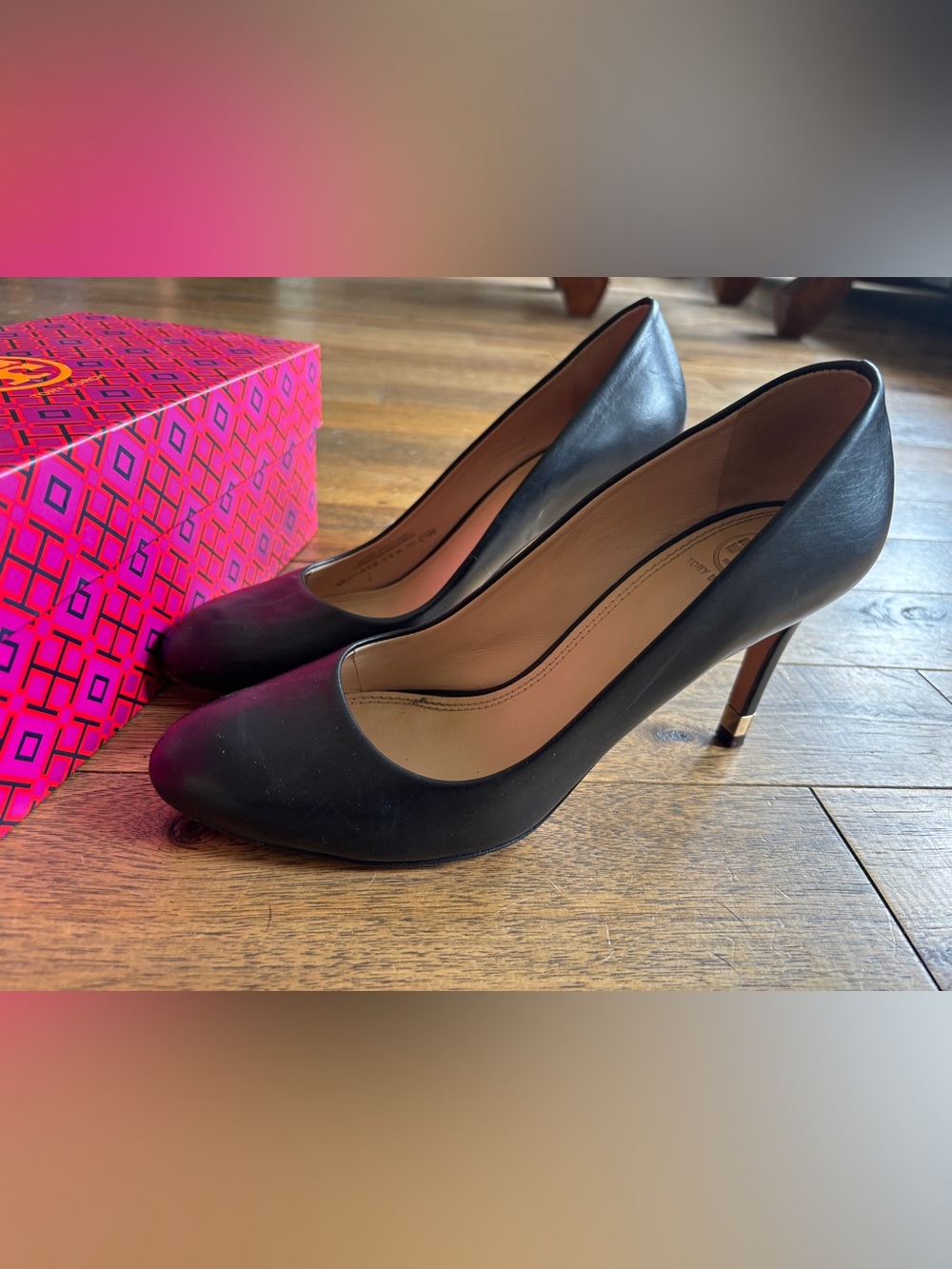 Tory Burch Black Leather Pumps Gold Hardware Heel Size 8.5M - Picture 6 of 13